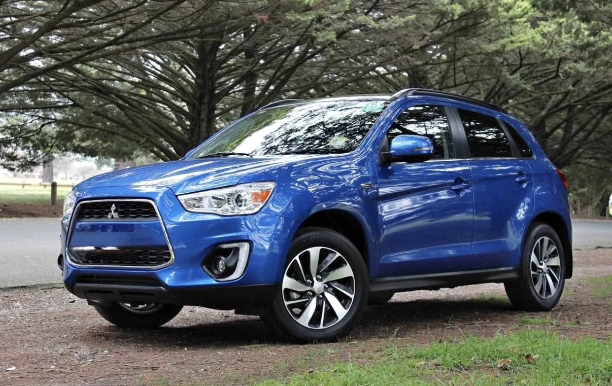 Blue SUV rental vehicle available through Domain Services CL